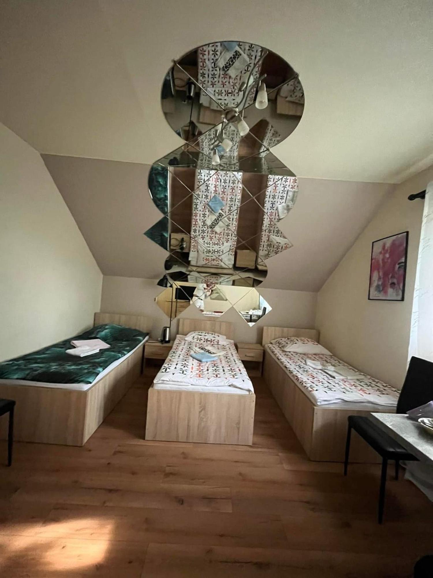 Zajazd Lesny Zakatek Dawniej Zajazd Don Kichot Łódź Buitenkant foto