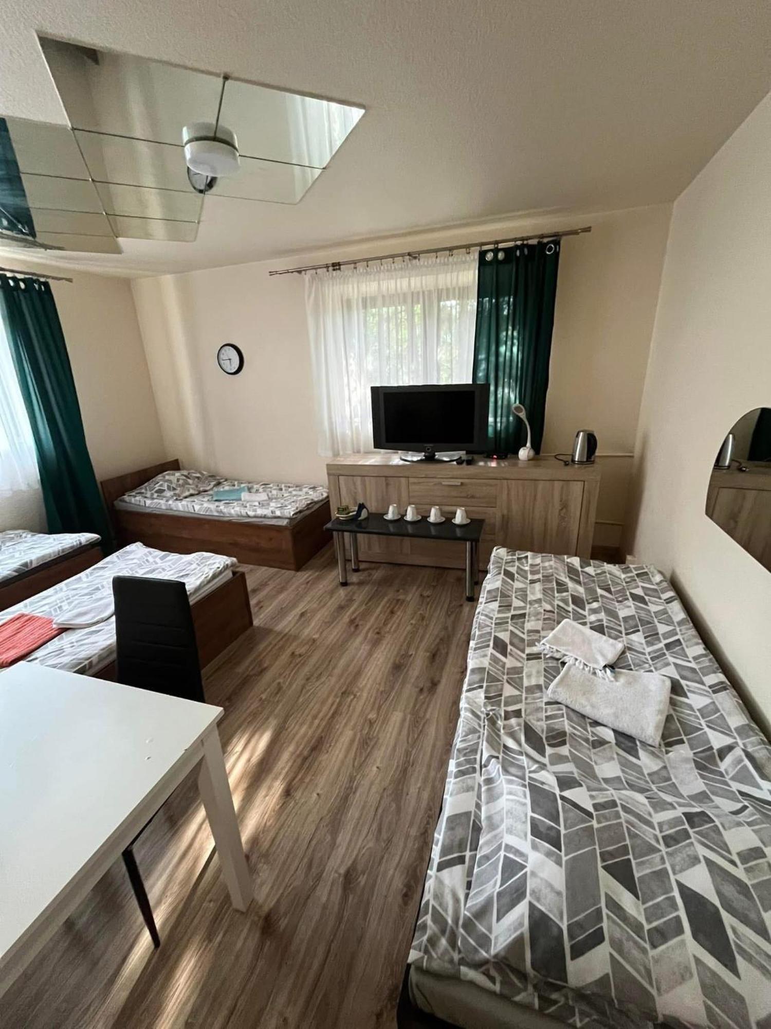 Zajazd Lesny Zakatek Dawniej Zajazd Don Kichot Łódź Buitenkant foto